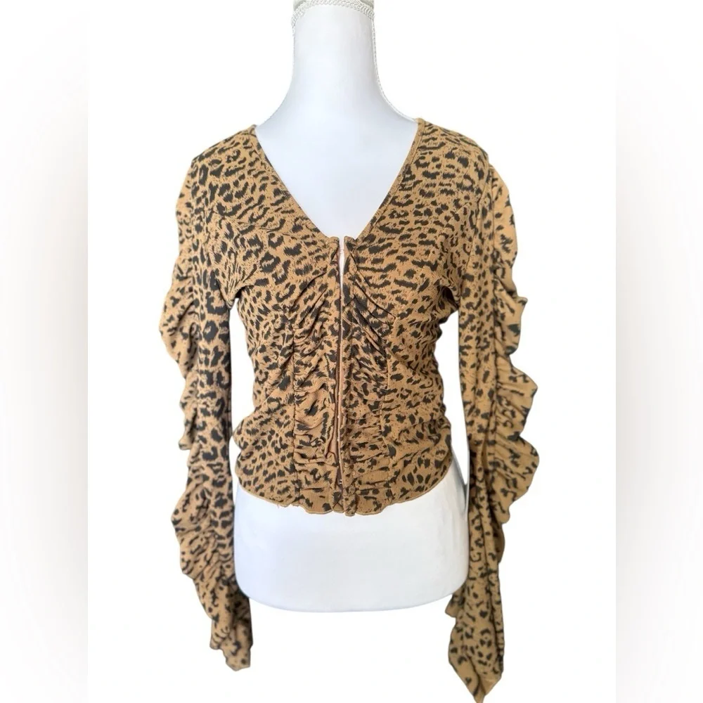 🐆 HYFVE Leopard Print Ruched Ruffle Top – NWT | Size Small - Picture 2 of 5